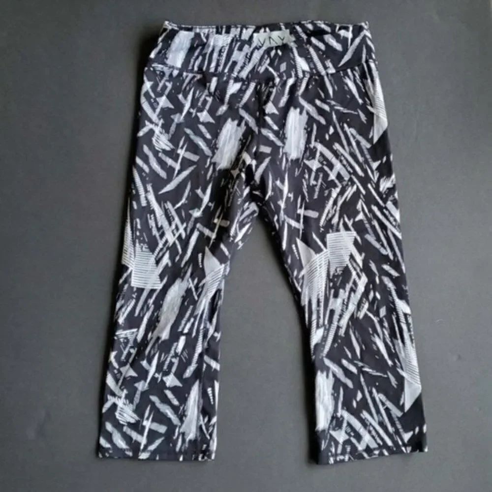 Marc New York Andrew Marc Workout Capris - Picture 4 of 9